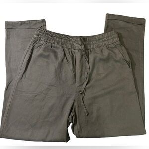 Forever 21 women’s Black Straight Leg Dress pants Medium